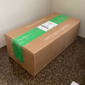 1 case Bobbie gentle formula, 8 cans, use by date 11/7/24